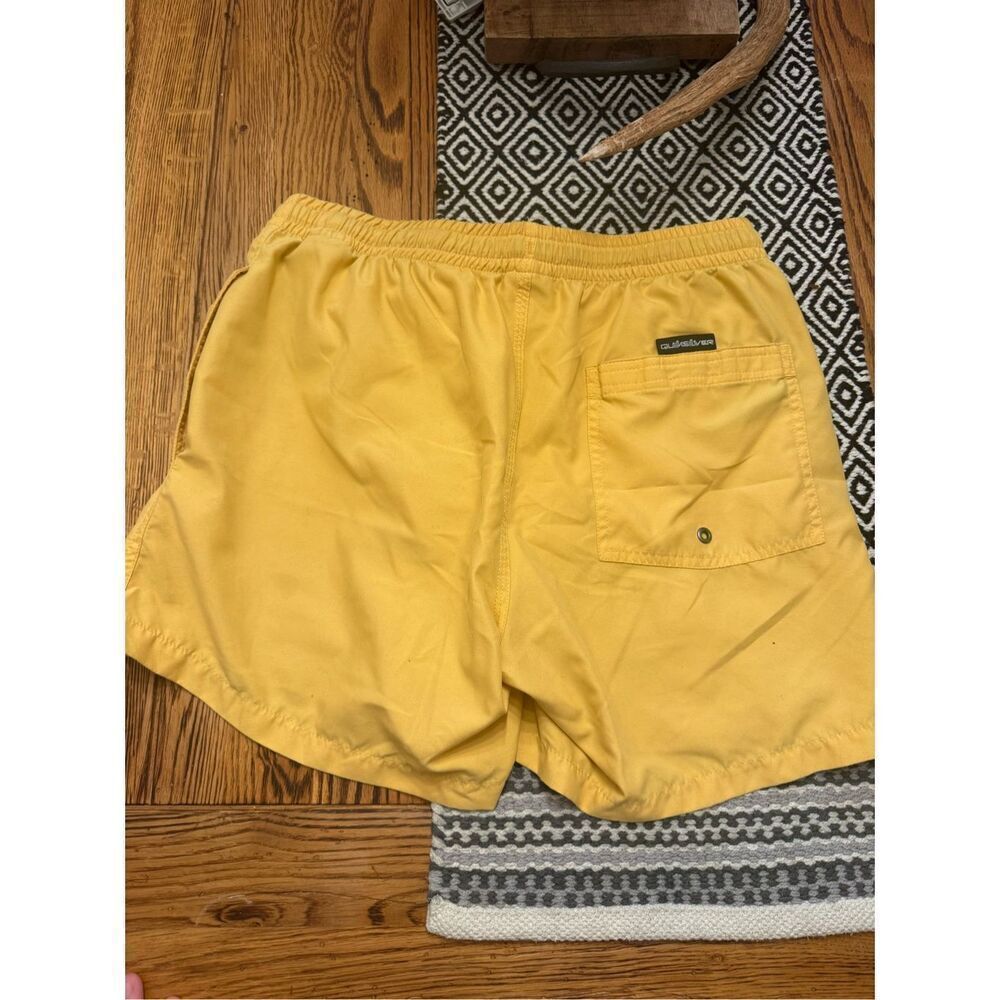 Quicksilver Yellow Drawswing Lined Stretch Elastic Waist Swim Trunks Size Medium - Picture 2 of 7